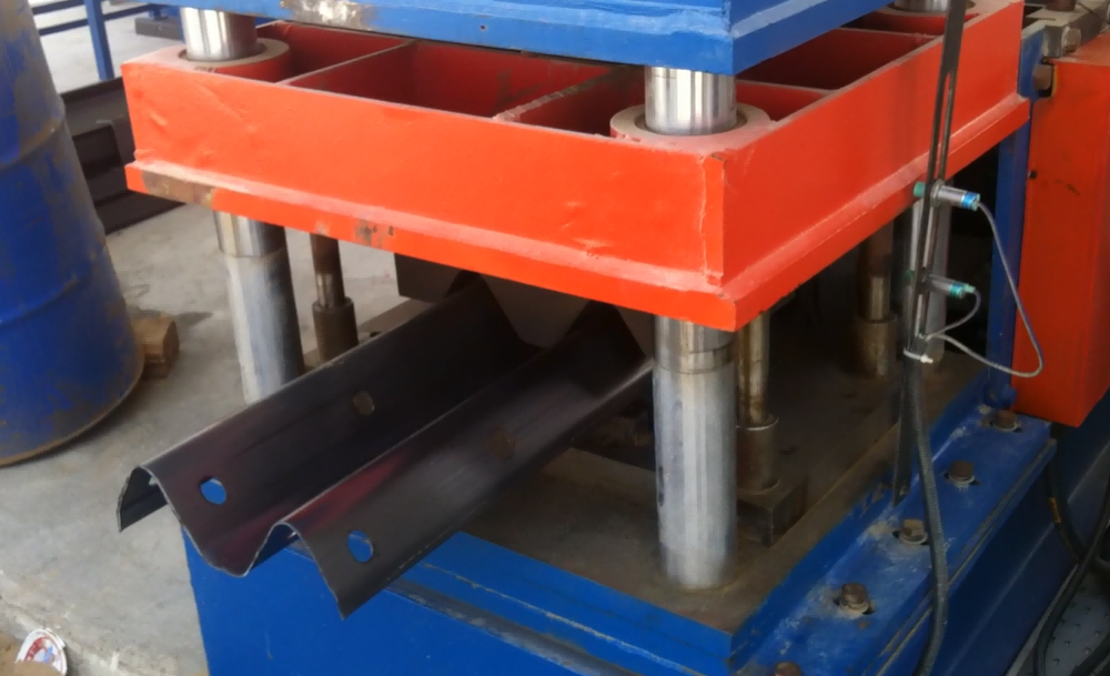 Guardrail Roll Forming Machine Manufacturer Guardrail Roll Forming Machine Manufacturer